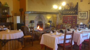 Daily continental breakfast for a fee - Hotel Rural La Llosa de Fombona (Gozon)
