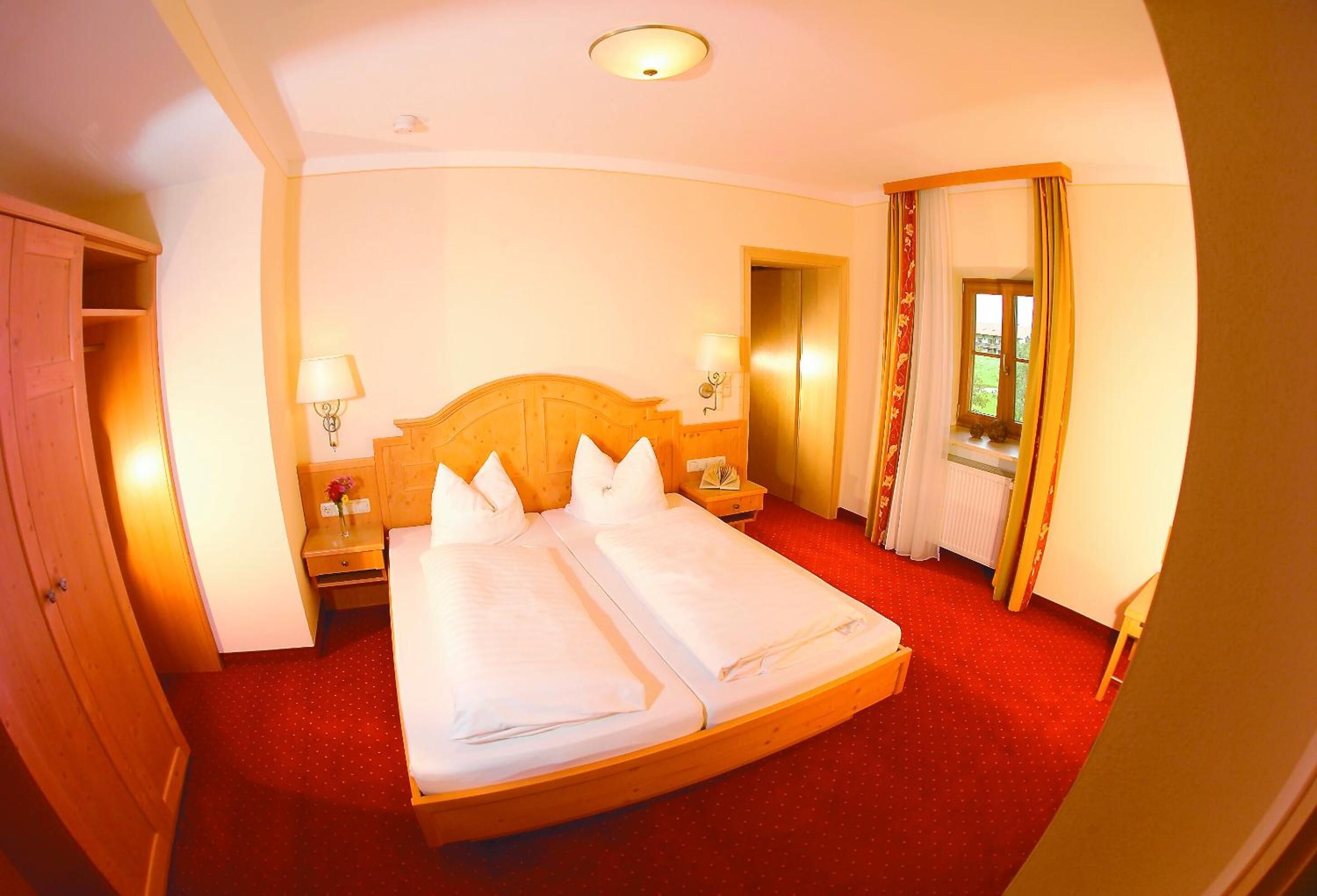 1 bedroom, desk, free wifi, bed sheets