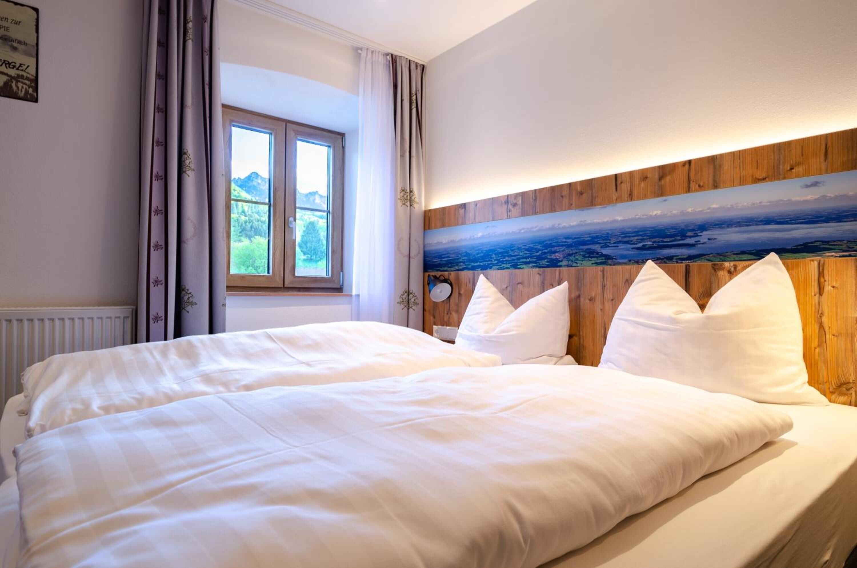 1 bedroom, desk, free wifi, bed sheets