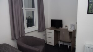 Desk, WiFi (free), bed sheets - Crystal Palace (Barrow-in-Furness)