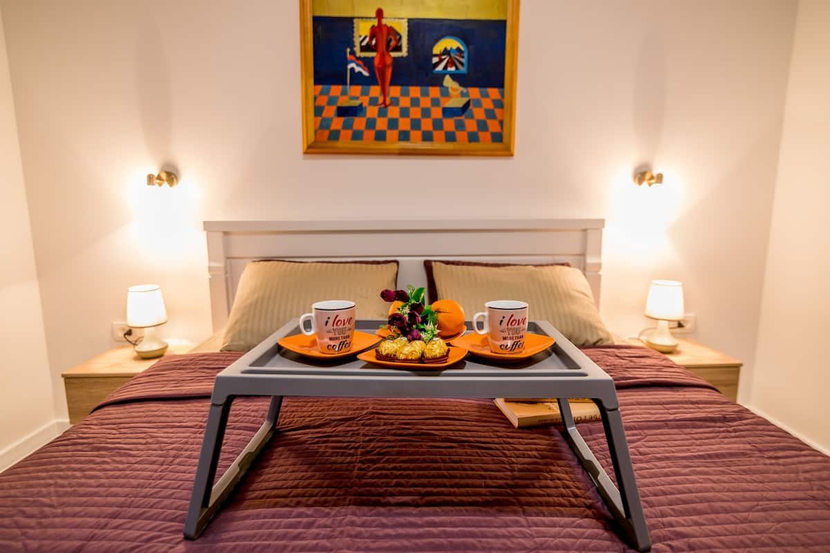 Deluxe Apartment, 1 Bedroom, Sea View, Beachfront (1) | 1 bedroom, iron/ironing board, cribs (free), WiFi (free)