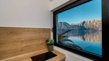 ๋๋ญ์ค ์ํํธ, ์นจ์ค 1๊ฐ, ๋ฐ๋ค ์ ๋ง, ๋ฐ๋ค ์ ๋ฉด (3) | ์ ์ฉ ์ฃผ๋ฐฉ | ๋์ฅ๊ณ , ์ ์๋ ์ธ์ง, ์ฟกํ, ์์คํ๋ ์ ๋ฉ์ด์ปค