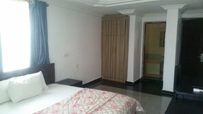 3 bedrooms, desk, free WiFi