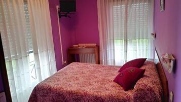 Desk, rollaway beds (surcharge)