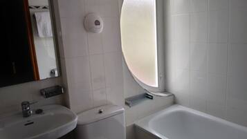 Combined shower/bathtub, deep-soaking bathtub, free toiletries