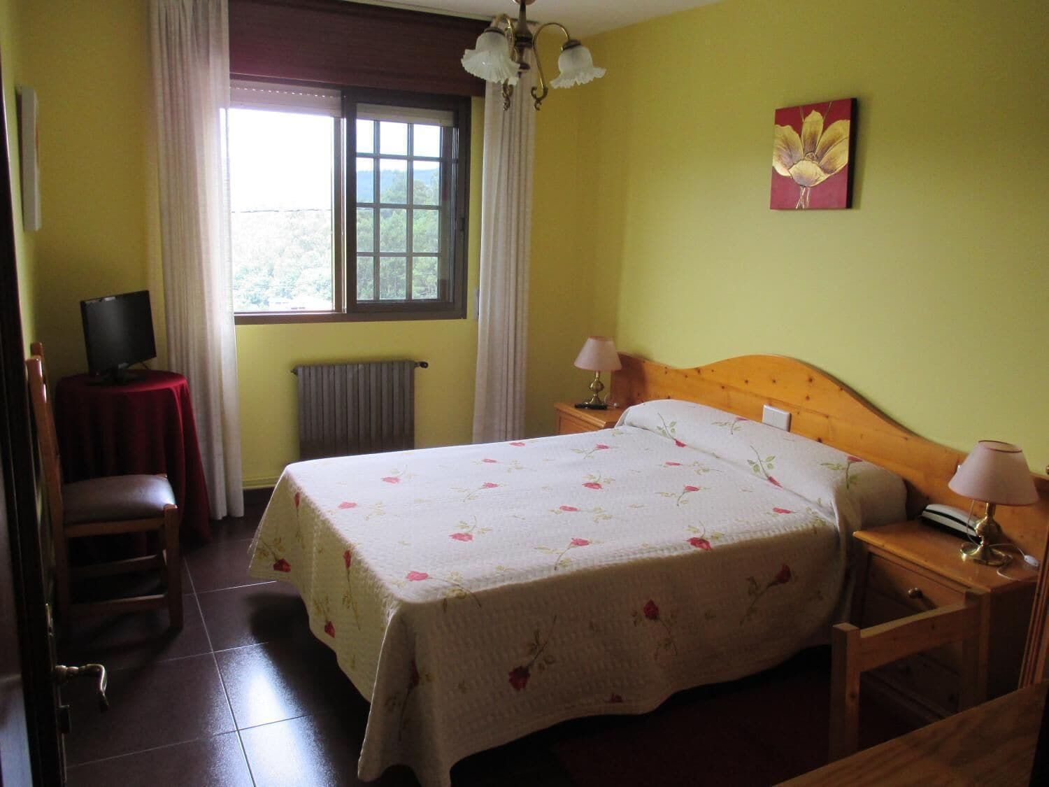 Ropa de cama de alta calidad, cubrecamas y escritorio 