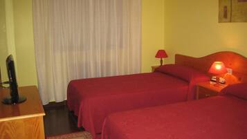 Standaard Twin kamer | Luxe beddengoed, donsdekens, een bureau, een laptopwerkplek