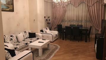 Televisión de pantalla plana, chimenea, Netflix