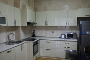 Premium Apartment, 3 Bedrooms, Sea View | Private kitchen