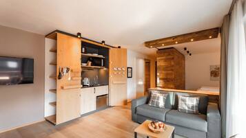 Classic Chalet | Private kitchen | Fridge, microwave, dishwasher, coffee/tea maker