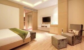 Habitación Premium | Escritorio, tabla de planchar con plancha, camas extra y wifi gratis