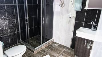 Dusche im Bad