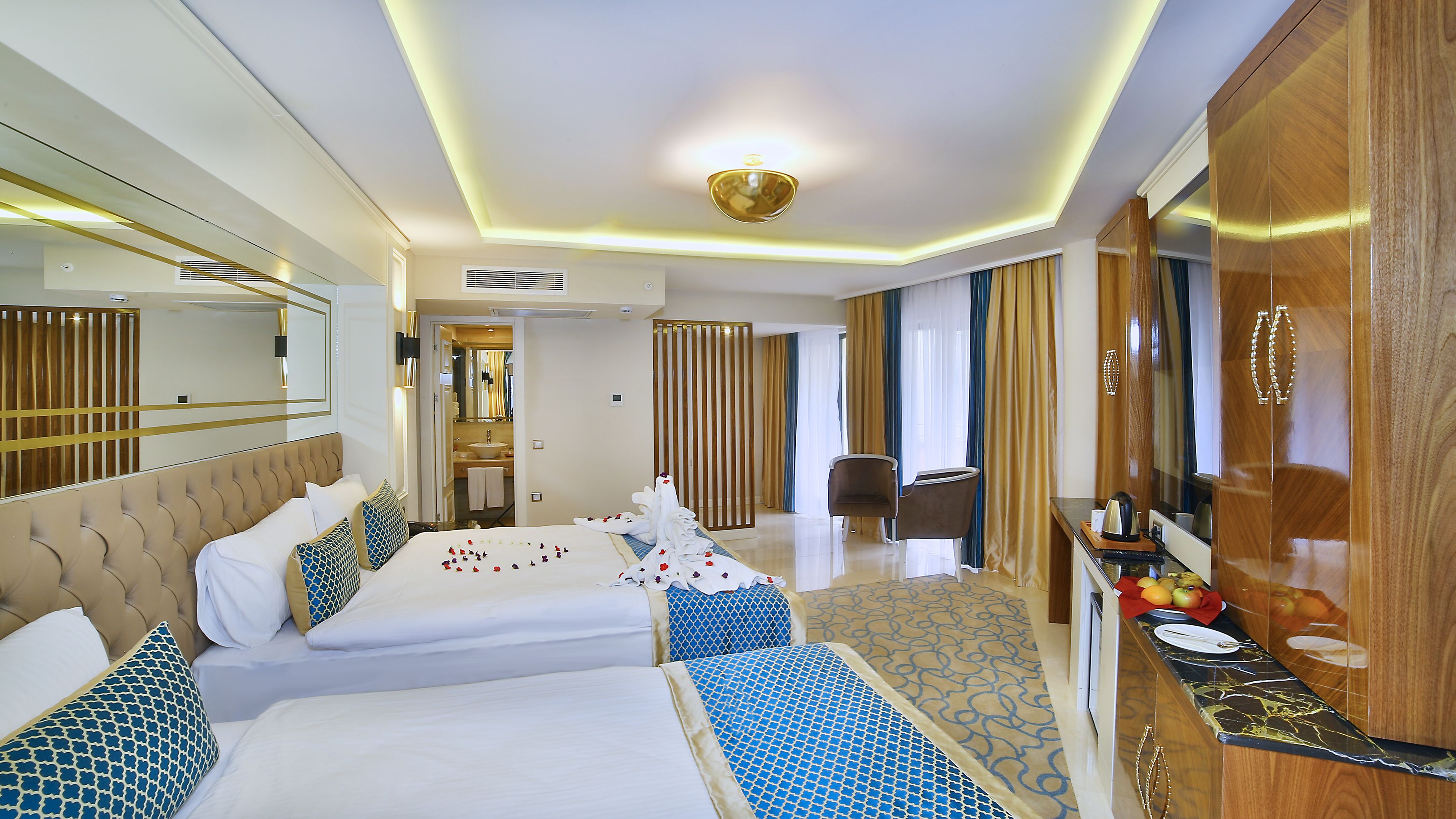 Minibar, in-room safe, soundproofing, free WiFi