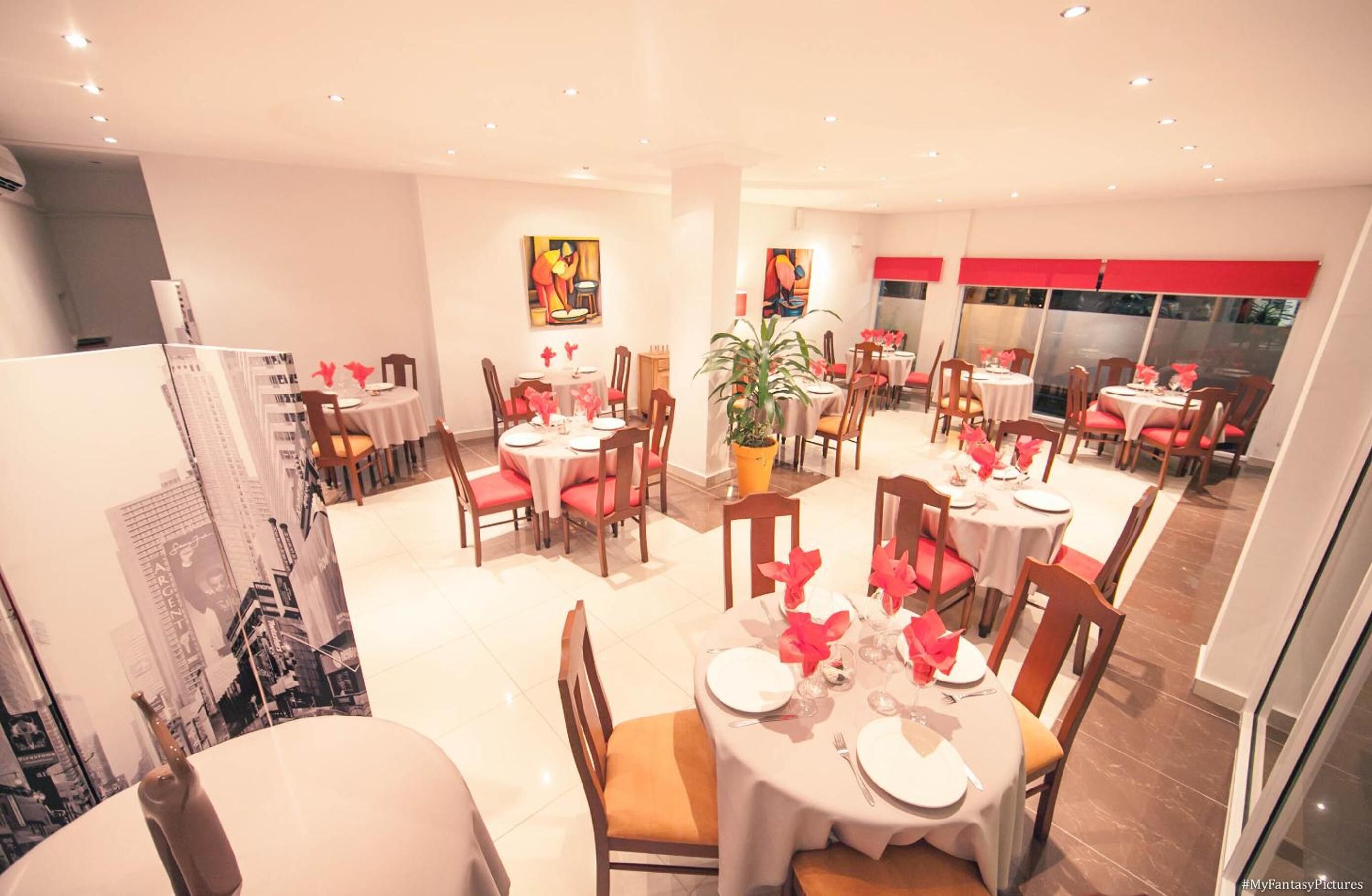 Breakfast, lunch, dinner served; local and international cuisine 