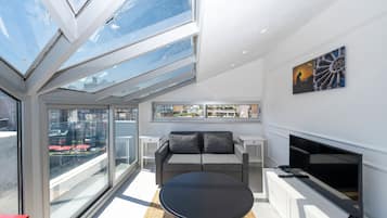 Penthouse | Minibar, in-room safe, desk, soundproofing