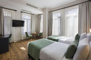 Minibar, in-room safe, desk, soundproofing - Juno Hotel Taksim (Istanbul)