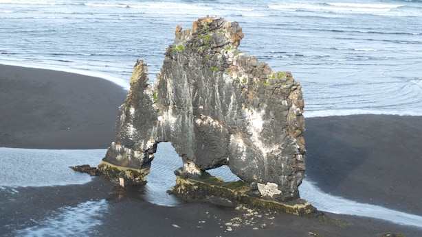 A rock formation with a natural arch on a beach. - Neðra-Vatnshorn (Hvammstangi)