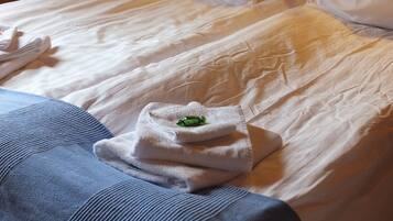 Double Room, Shared Bathroom | Free WiFi, bed sheets