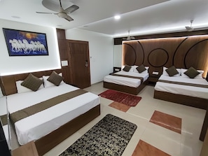 Family Room | Premium bedding