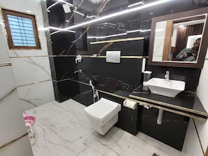 Suite familiar | Baño | Regadera
