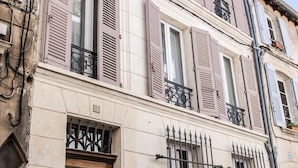 Exterior - La Demoiselle (Avignon)