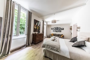 Double Room, Ensuite (Jeanne) - La Demoiselle (Avignon)