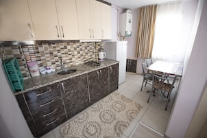 Full-size fridge, microwave, stovetop, cookware/dishes/utensils