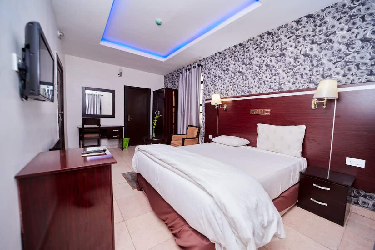 Classic Room | In-room safe, free WiFi, bed sheets
