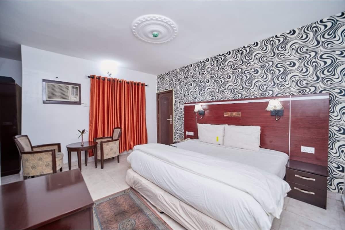 Deluxe Room | In-room safe, free WiFi, bed sheets