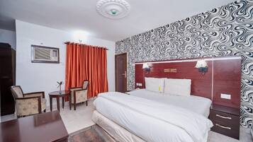 Habitación Deluxe | Caja de seguridad en la habitación, wifi gratis y ropa de cama