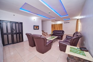 Presidential Suite | Living area | Flat-screen TV