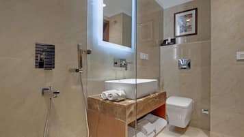 Shower, free toiletries