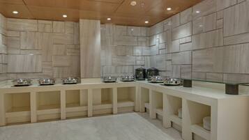 Aamiainen, lounas ja illallinen