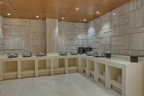 Breakfast, lunch and dinner served - Beacon Hotel Nirman Vihar New Delhi (New Delhi)