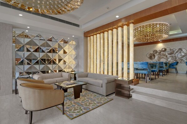 Lobby sitting area - Beacon Hotel Nirman Vihar New Delhi (New Delhi)