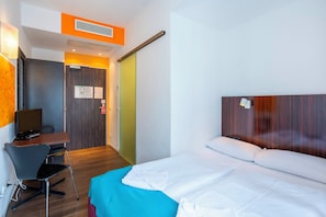 Double Room | Desk, free WiFi, bed sheets - Jaeger's Munich - Hostel (Munich)