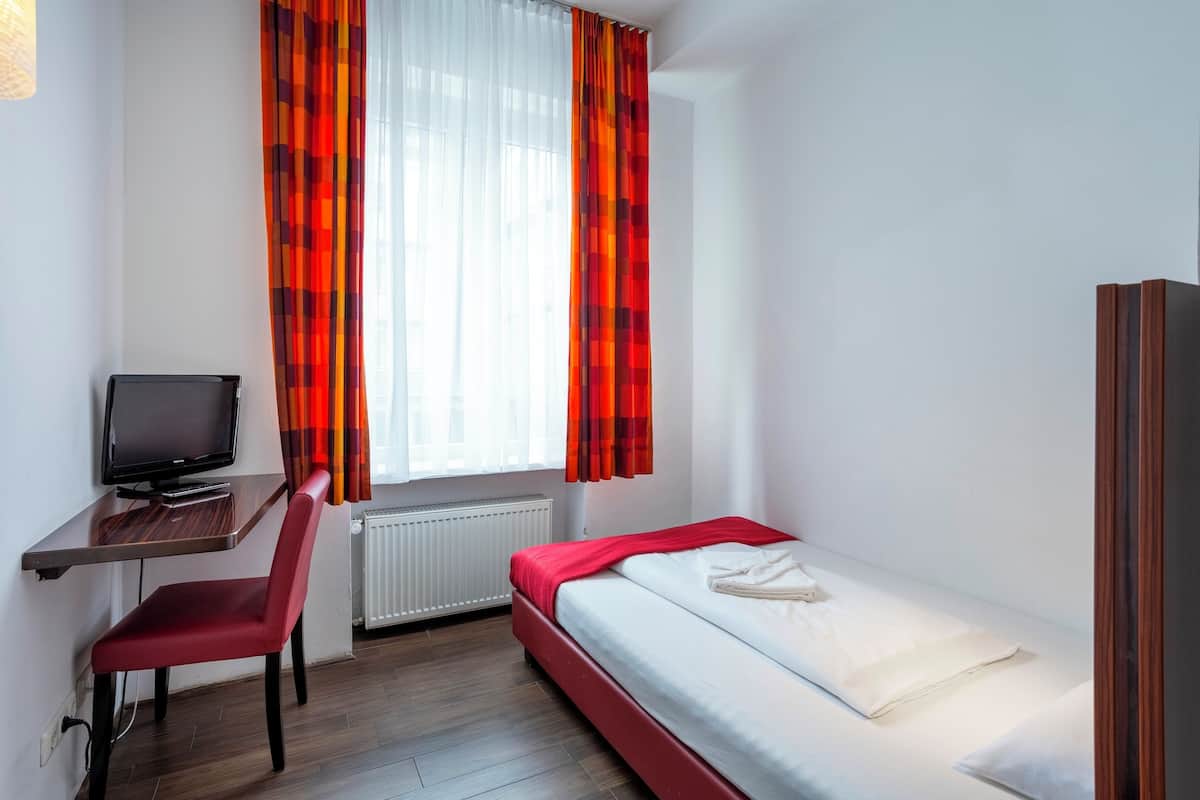 Chambre Simple | Bureau, Wi-Fi gratuit, draps fournis