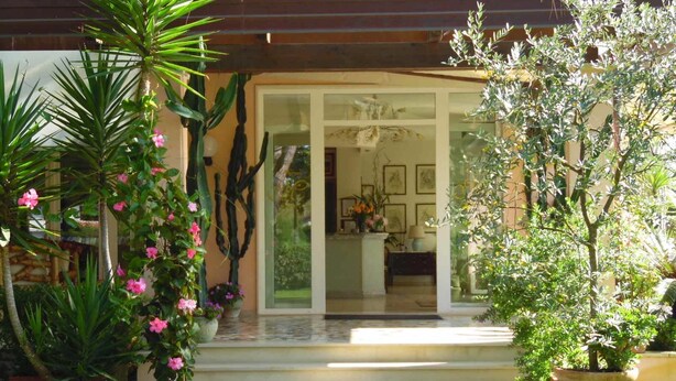 Property entrance - Albergo Mediterraneo (Pietrasanta)
