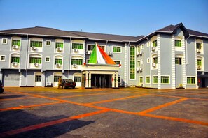 Exterior - NEW POINT HOTEL AND SUITES (Uyo)