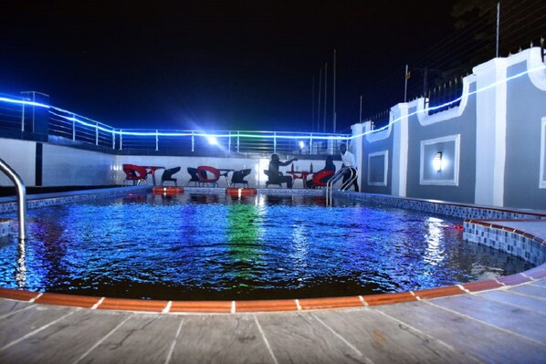 Pool - NEW POINT HOTEL AND SUITES (Uyo)