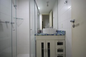 Standard Apartment, 2 Bedrooms | Bathroom