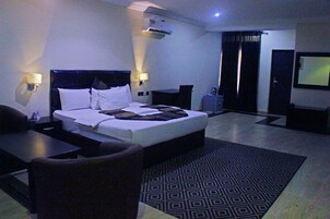 Ropa de cama de alta calidad y escritorio 