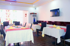 Breakfast, lunch and dinner served - Fresh Spring Hotels & Towers (Uyo)