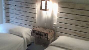 Twin kamer, gedeelde badkamer | Gratis wifi, beddengoed