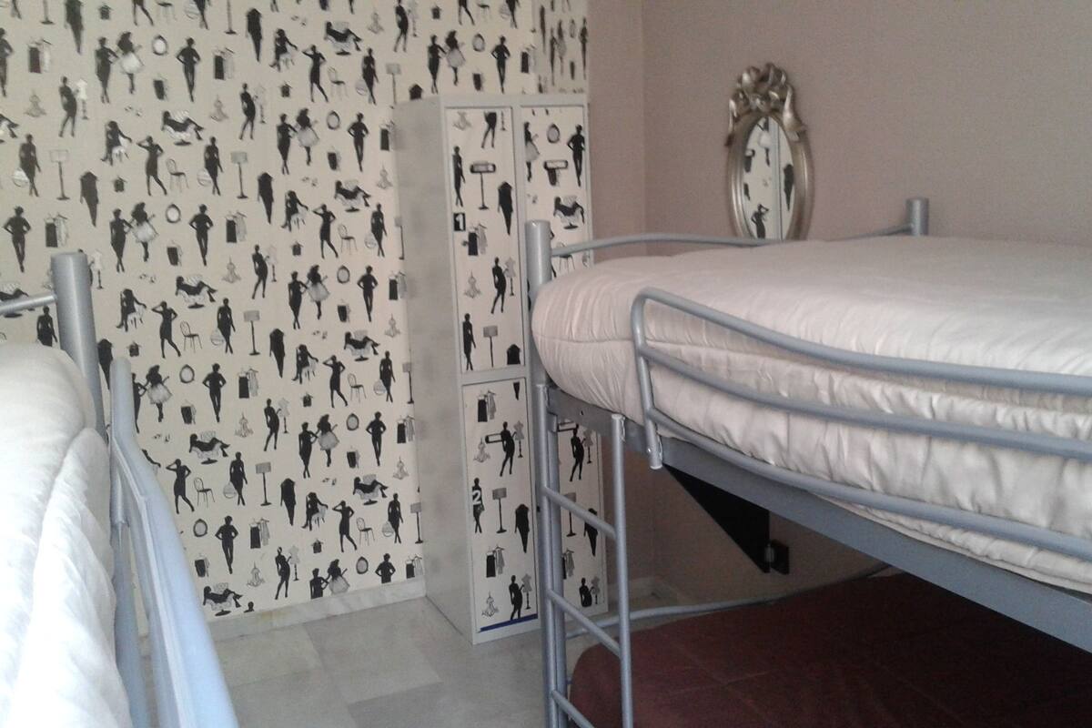 واي فاي مجانًا وملاءات أسرّة