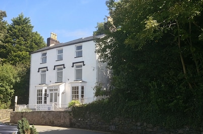 Byrdir House