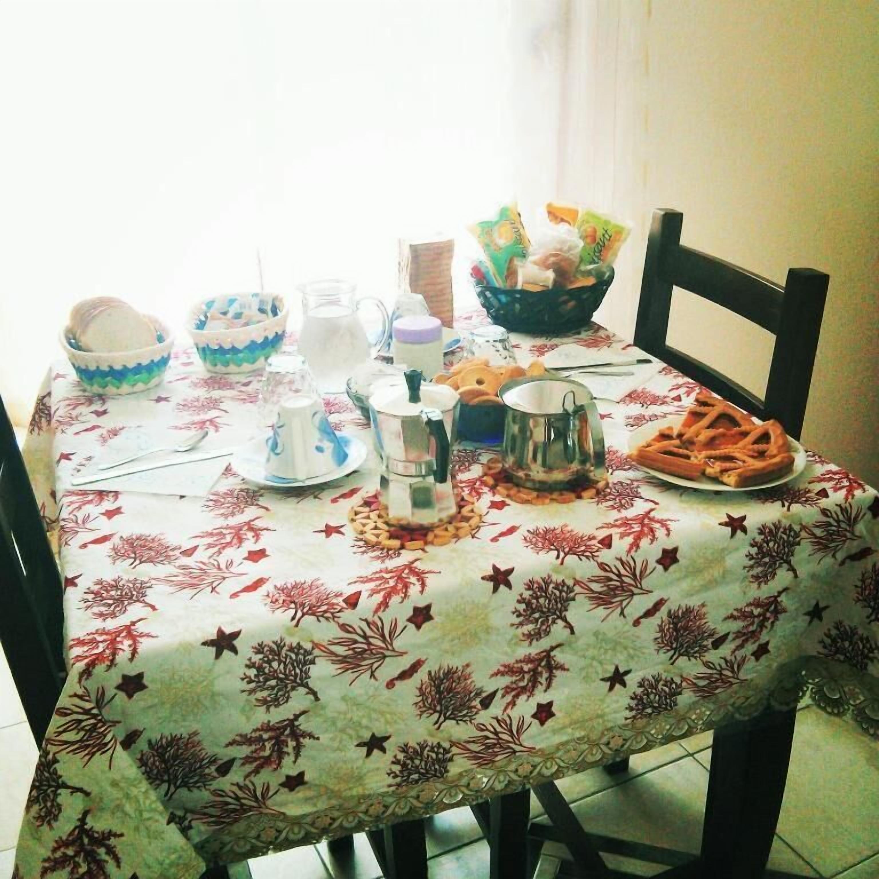 Réfrigérateur, bouilloire électrique