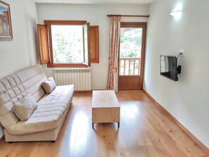 Apartamento de una habitacion | Vardagsrum | 36-tums platt-tv med digitalkanaler och tv