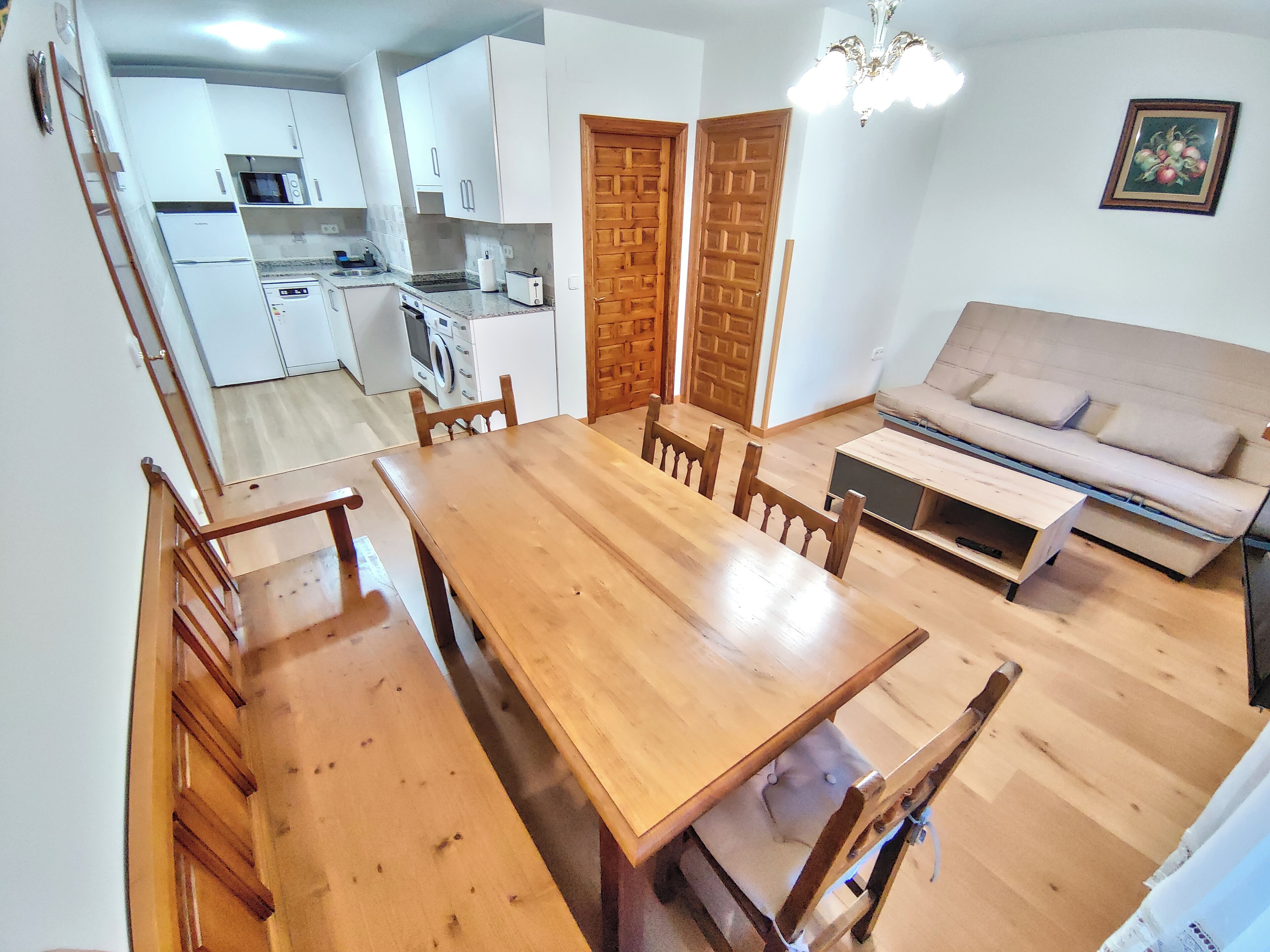 Apartamento de una habitacion | Living area | 36-inch flat-screen TV with digital channels, TV