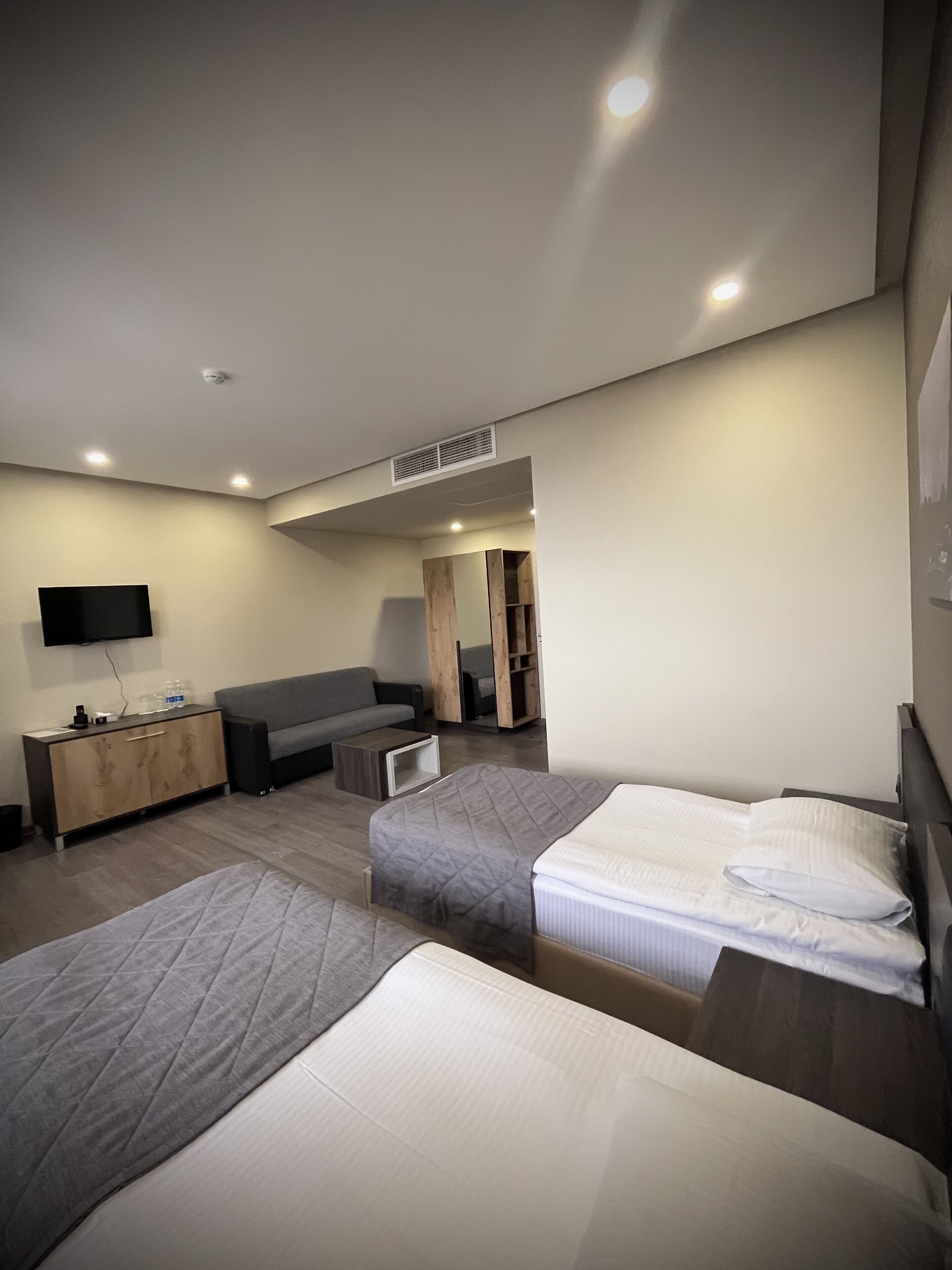 economy twin room | premium bedding, minibar, in-room safe, desk